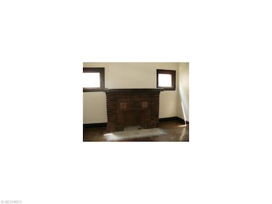 Upstairs ornamental fireplace. Hardwood floors in livingroom.