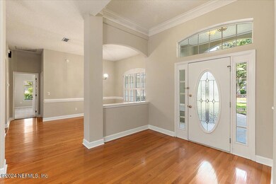 07-Foyer to Dining