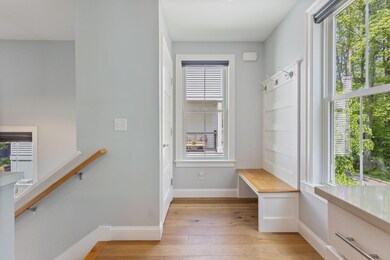 284 Bradley St #8