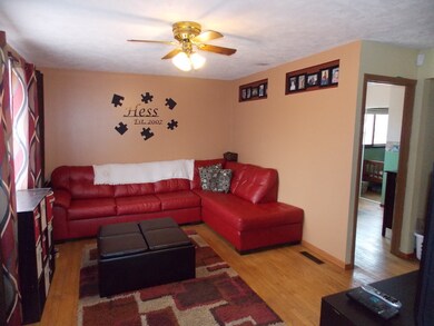 99 Sparrow Rd, Carpentersville, IL 60110 - photo 4