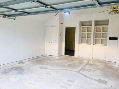 New Garage w/ fresh Paint & Built-in's & new Garag