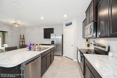 04_5221TalbotBlvd_5_Kitchen_Large