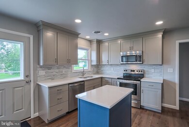 527 Cedar Ave, Hershey, PA 17033 - photo 4