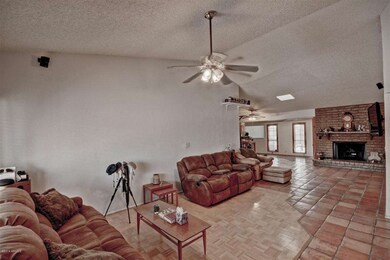 Great room Vaulted ceilings