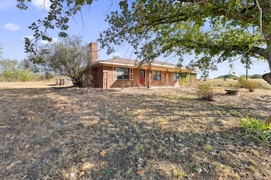 211 Whitehouse Rd, Ennis, TX 75119 - photo 2