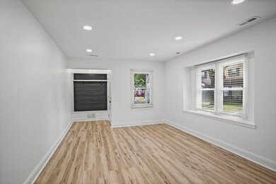 822 Texas Ct, Carol Stream, IL 60188 - photo 2