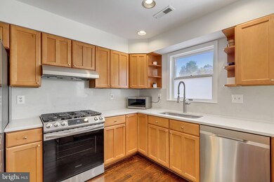 6313 Tisbury Dr, Burke, VA 22015 - photo 7