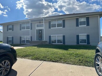 132 N Crest Dr, Raymore, MO 64083 - photo 2