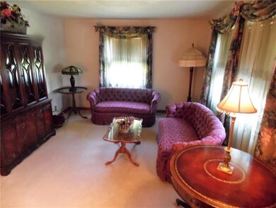 THE FORMAL LIVING ROOM IS VERY SPACIOUS.