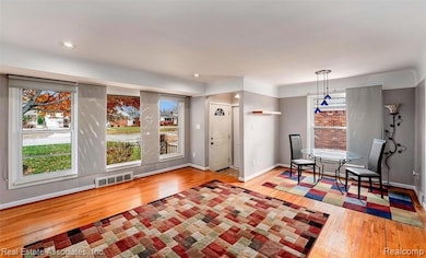 35435 W Chicago St, Livonia, MI 48150 - photo 3