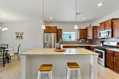 13749 Flora Vista Ave, Horizon City, TX 79928 - photo 6