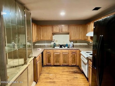 360 Varella Ave Pic 4