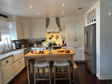 4485BLukeAveKitchenPhoto2