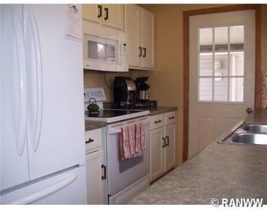 3223 Delbert Rd, Eau Claire, WI 54703 - photo 4