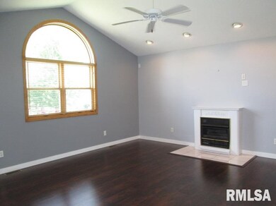 121 Coral Berry Dr, Jacksonville, IL 62650 - photo 5