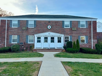 22B W Roselle Ave unit B, Roselle Park, NJ 07204 - photo 2