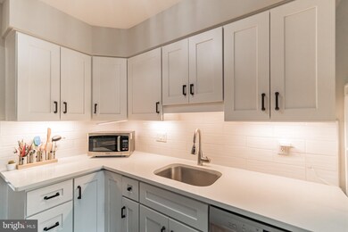 304B Locust St SE unit 13, Vienna, VA 22180 - photo 7