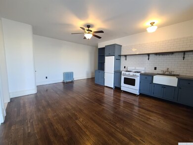 742 Warren St unit 3 Rea, Hudson, NY 12534 - photo 4