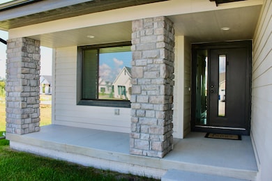 5627 163rd St, Urbandale, IA 50323 - photo 4