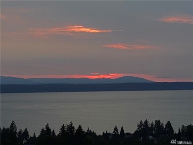 1226 Skyline Dr, Edmonds, WA 98020 - photo 4
