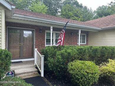 13 Chestnut Ln, Schenectady, NY 12309 - photo 3