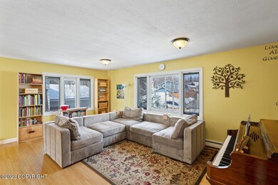 Hommati.com-3972_Eastway_Loop_AK-04-19-2