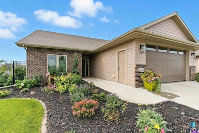 2433 E Joshua Cir, Sioux Falls, SD 57108 - photo 2