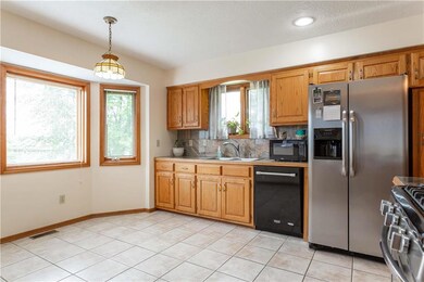 600 N Jefferson St, Raymore, MO 64083 - photo 2