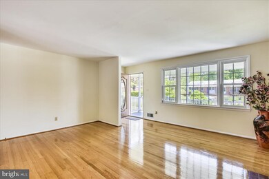 10721 Ames St, Fairfax, VA 22032 - photo 6