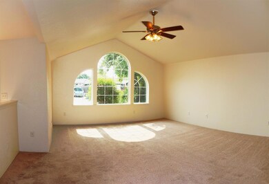 1131 Lathrop Dr, Central Point, OR 97502 - photo 4