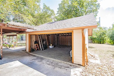 4401 Luker Ct, Granbury, TX 76049 - photo 5