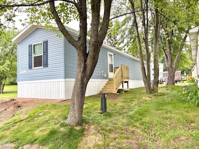 389 Tulip Ln E, Altoona, WI 54720 - photo 2