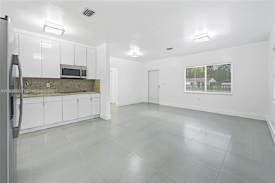 911 Sharar Ave unit 1, Opa Locka, FL 33054 - photo 4