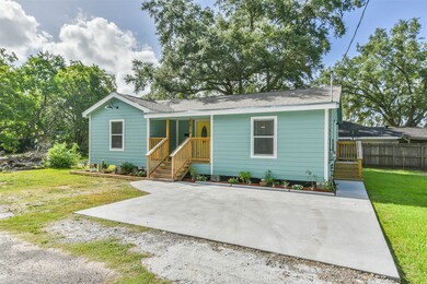 1215 Betsy Ross St, Alvin, TX 77511 - photo 3