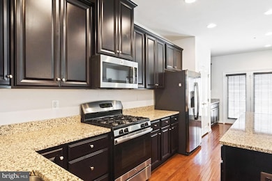 22868 Glacier Lily Dr, Clarksburg, MD 20871 - photo 4