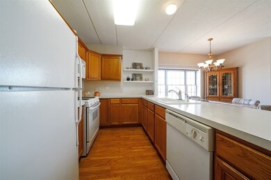 Market Square unit 503, Elmhurst, IL 60126 - photo 4