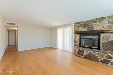 017-photo-living-room-11796963