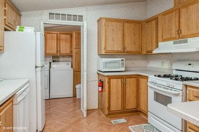 15_08_106n3950w_177_Kitchen_LowRes