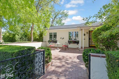 1301 W Palm courtyard
