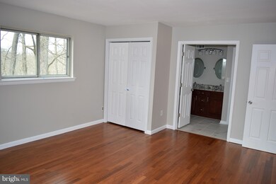 4612 Lawn Ct, Fairfax, VA 22032 - photo 7