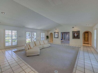 004_Living Room
