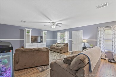 1142 E 142nd St, Glenpool, OK 74033 - photo 5