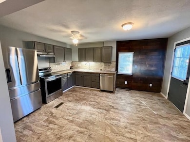 207 E Mill St, Circleville, OH 43113 - photo 7