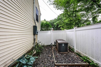 10 Waterville Dr, MerriMacK, NH 03054 - photo 2