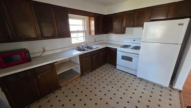 317 W 5th St, Yellville, AR 72687 - photo 5