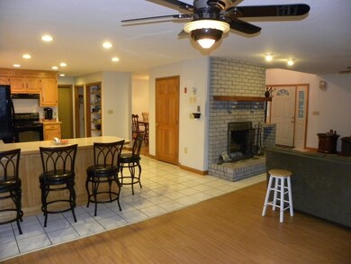51 Tracy Rd, Dudley, MA 01571 - photo 3
