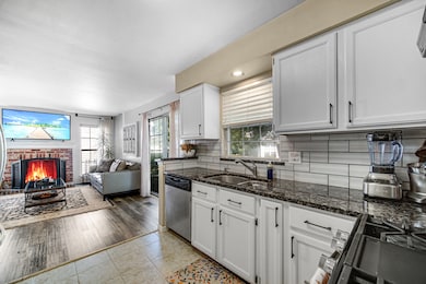 36217 N Old Creek Ct, Gurnee, IL 60031 - photo 7