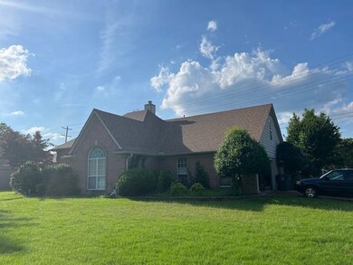 View of front of home featuring a front lawn