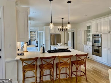 Breakfast Bar, Stainless Steel Appliances and Double Oven