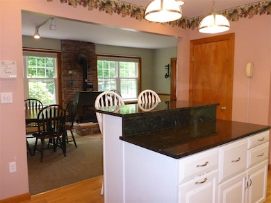 43 Woodbury St, Keene, NH 03431 - photo 5